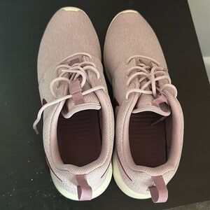 NIKE women’s sneaker size 11.5